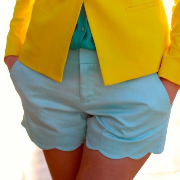 πΌ Club Monaco turquoise scalloped shorts